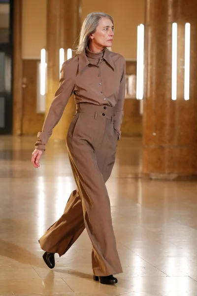 Look 28